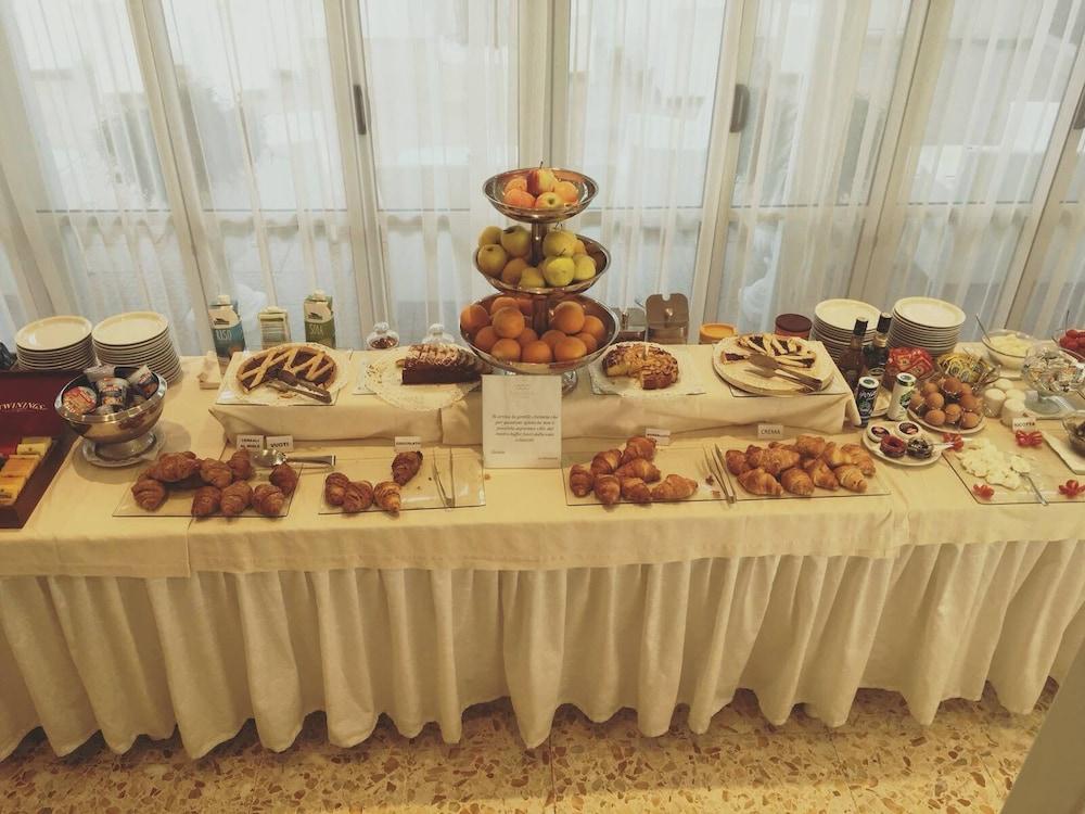 Hotel Maarea Мілано-Маріттіма Екстер'єр фото