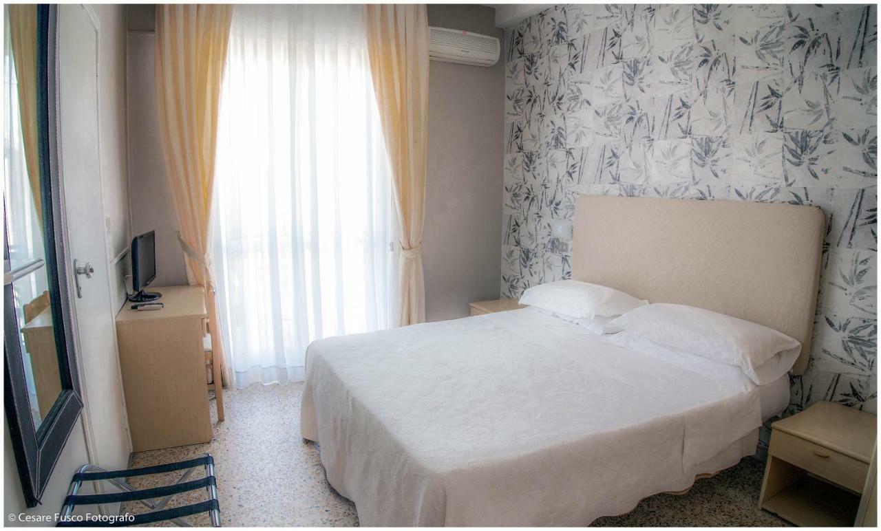 Hotel Maarea Мілано-Маріттіма Екстер'єр фото